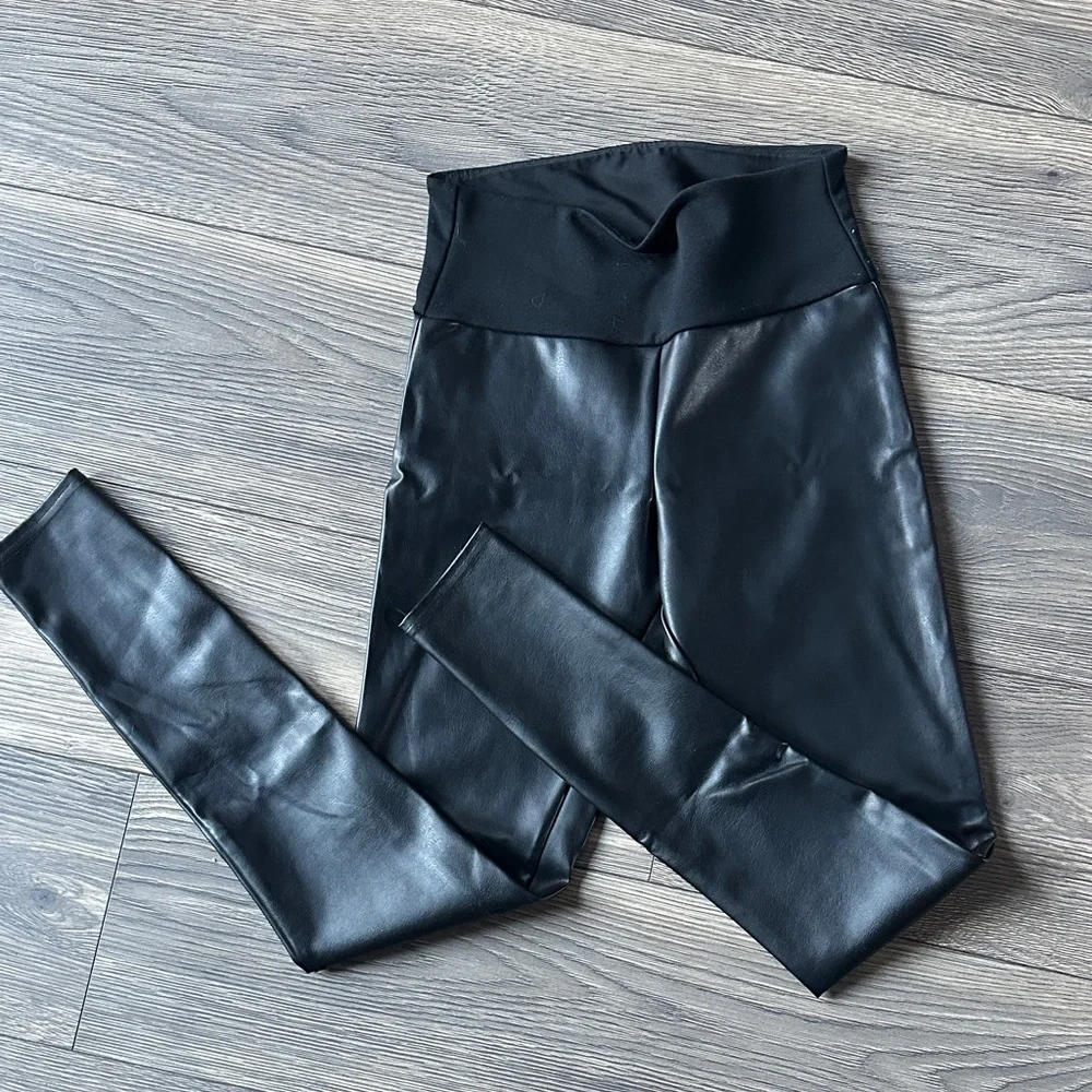 Sleek Black Women's Leggings